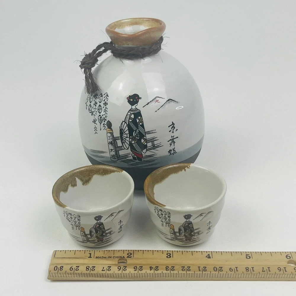 Tokkuri Sake‎ Bottle and Ochoko Sake Tea Cup Handpainted Geisha Design